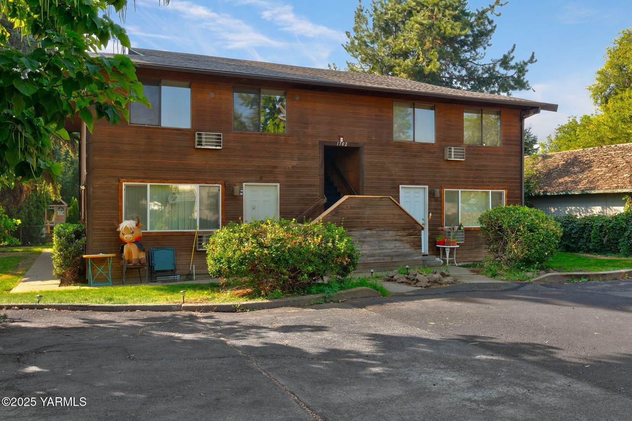 1702 Prasch Ave - Photo 1