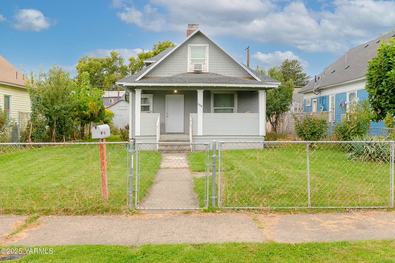 306 7th St - Photo 1