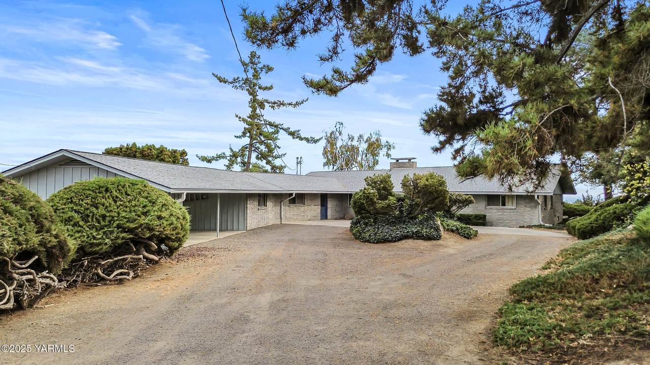 609 Skyline Dr - Photo 1