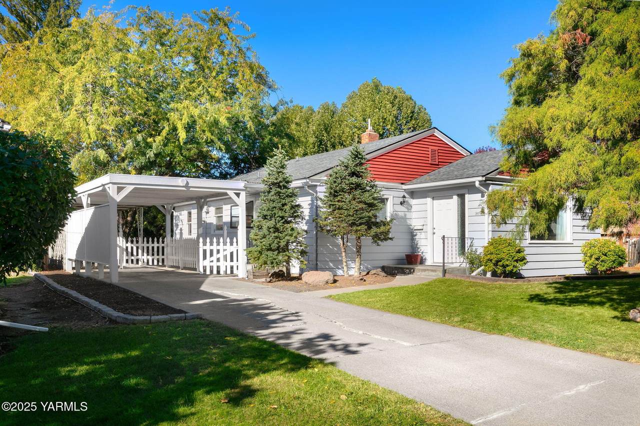 1004 21st Ave - Photo 1