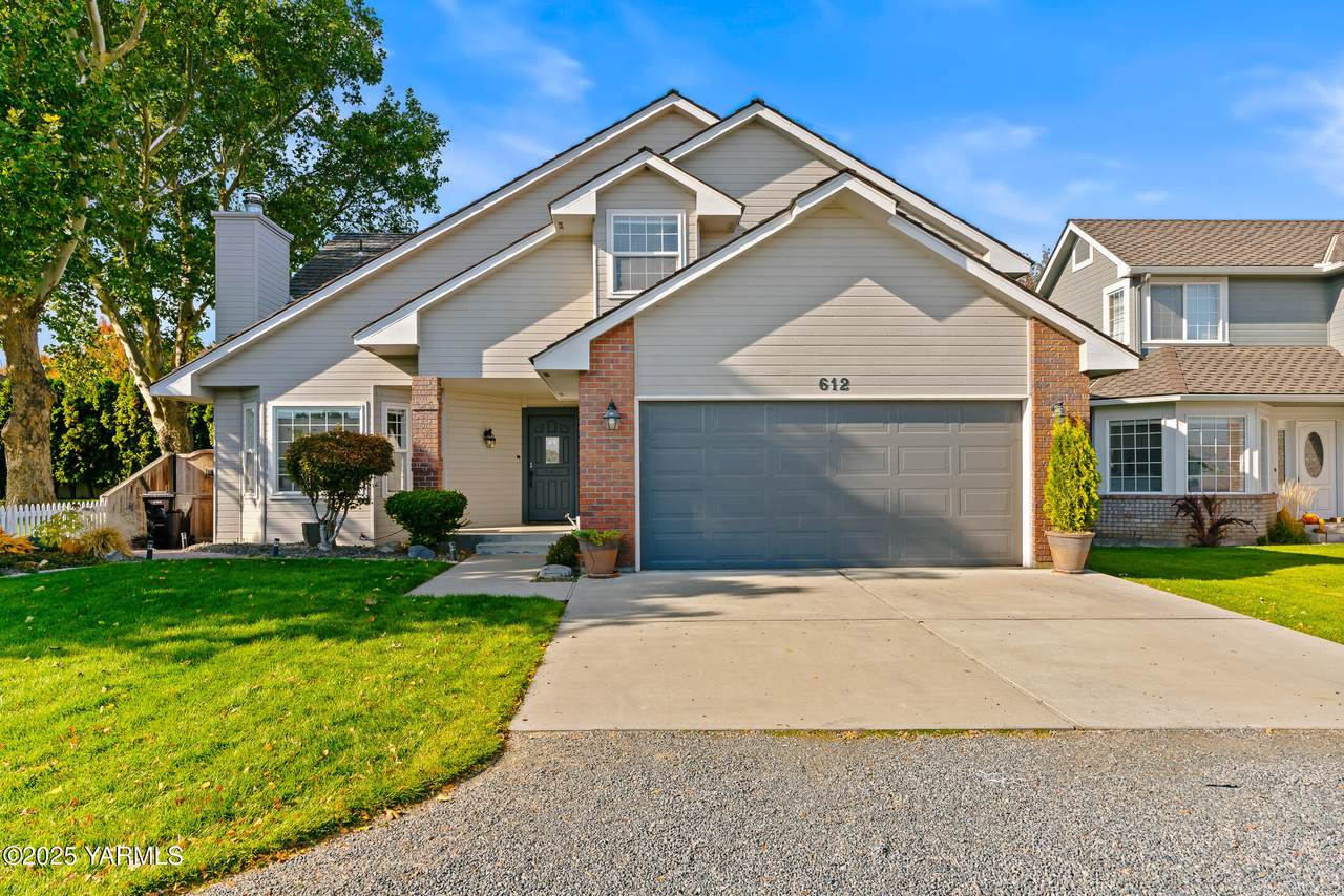 612 44th Ave - Photo 1