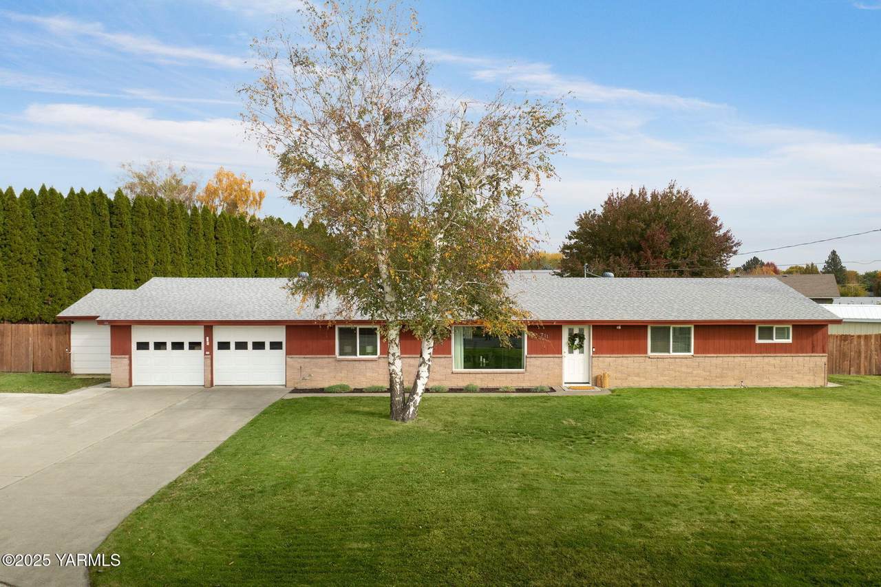 711 70TH Ave - Photo 1