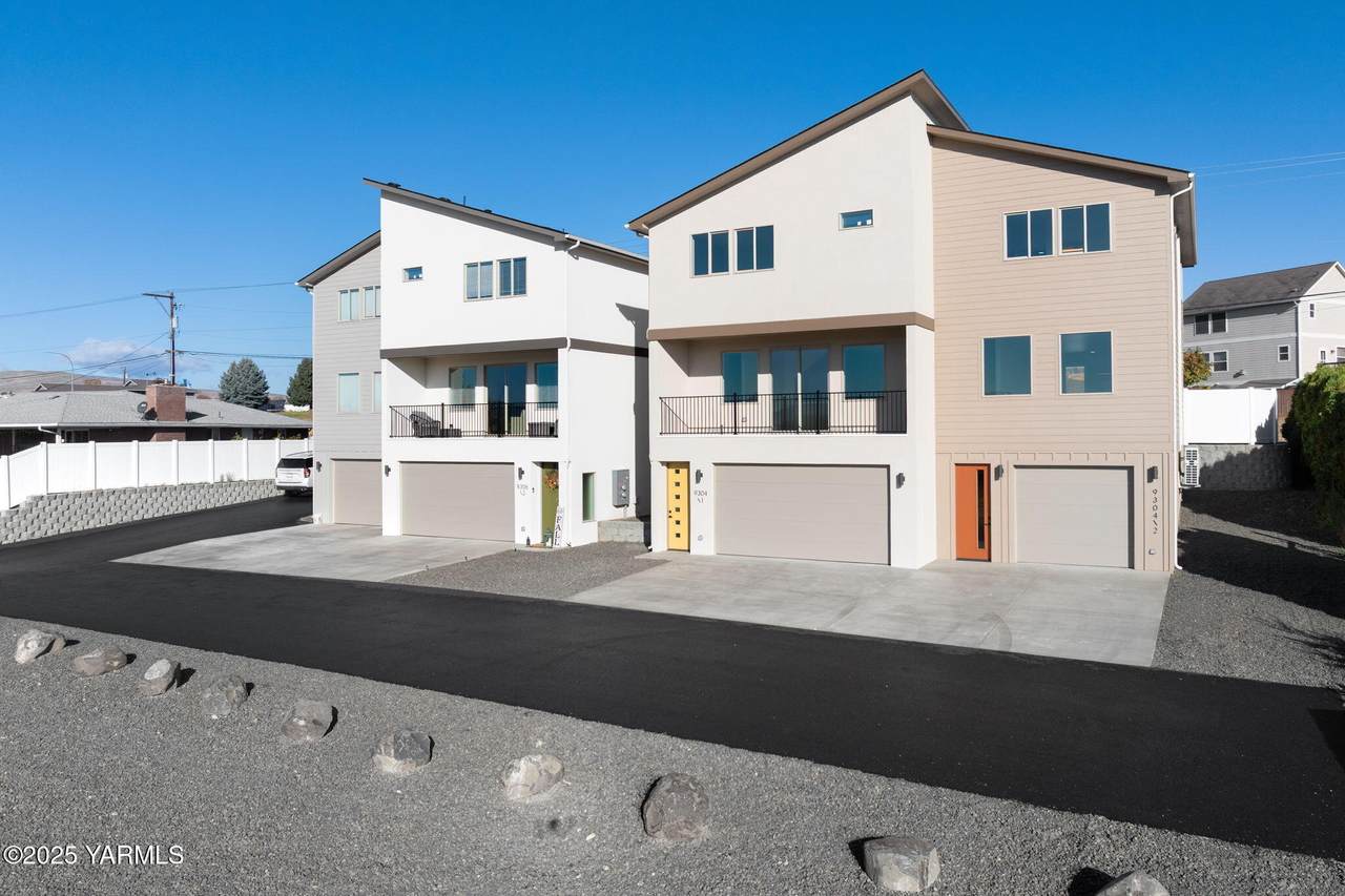 9304 Tieton Dr - Photo 1