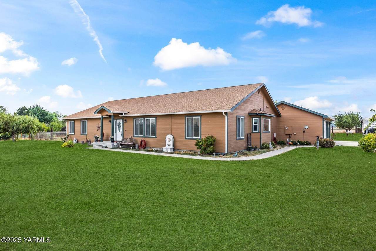 1880 Dilley Rd - Photo 1