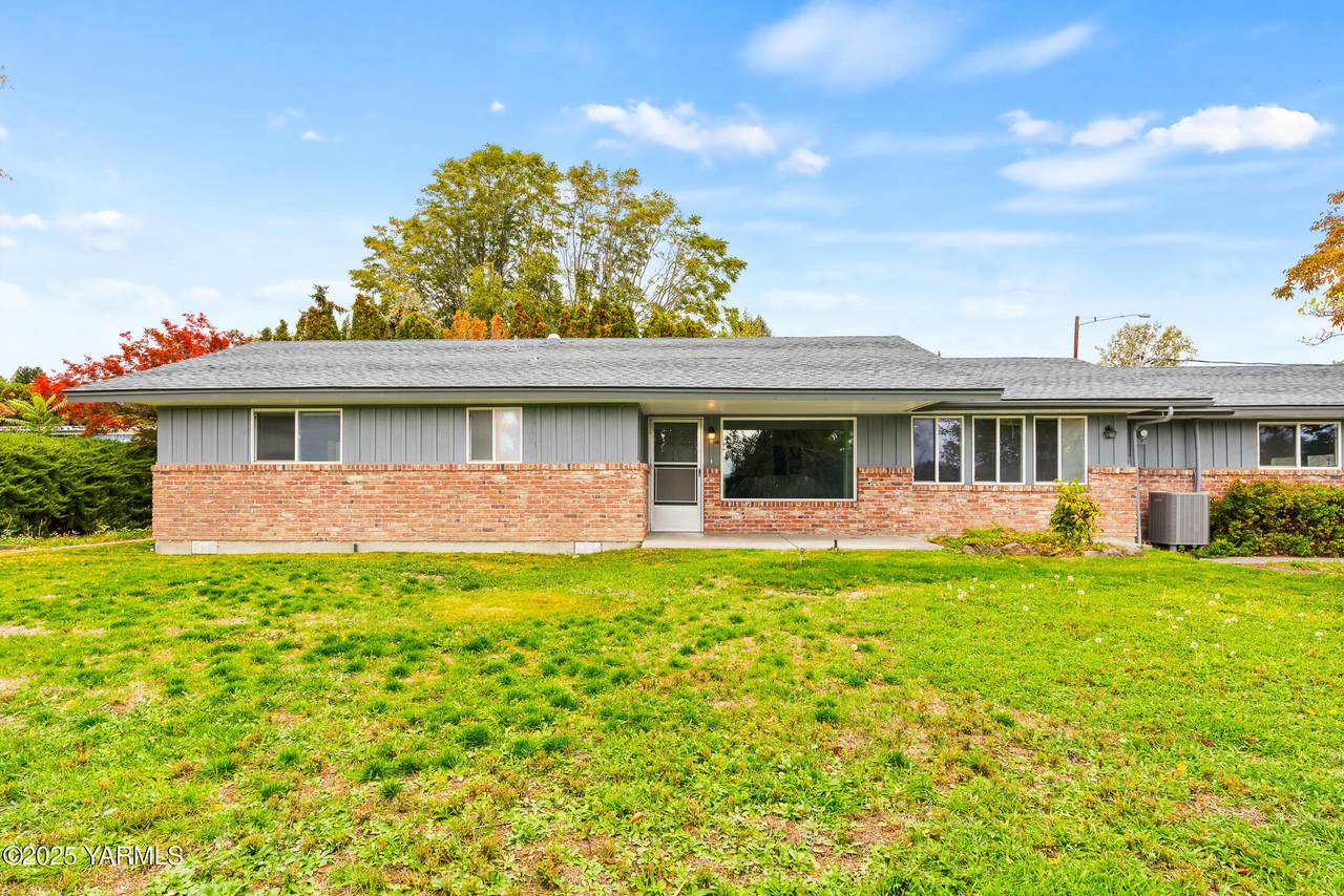 8401 Summitview Ave - Photo 1