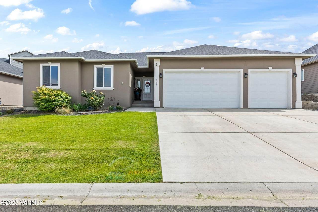 1504 Naches Ave - Photo 1