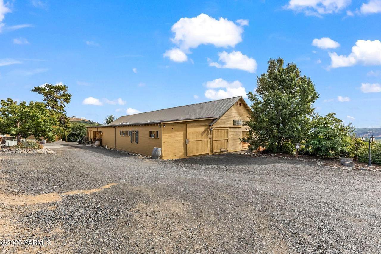 151 Rowe Hill Dr - Photo 1