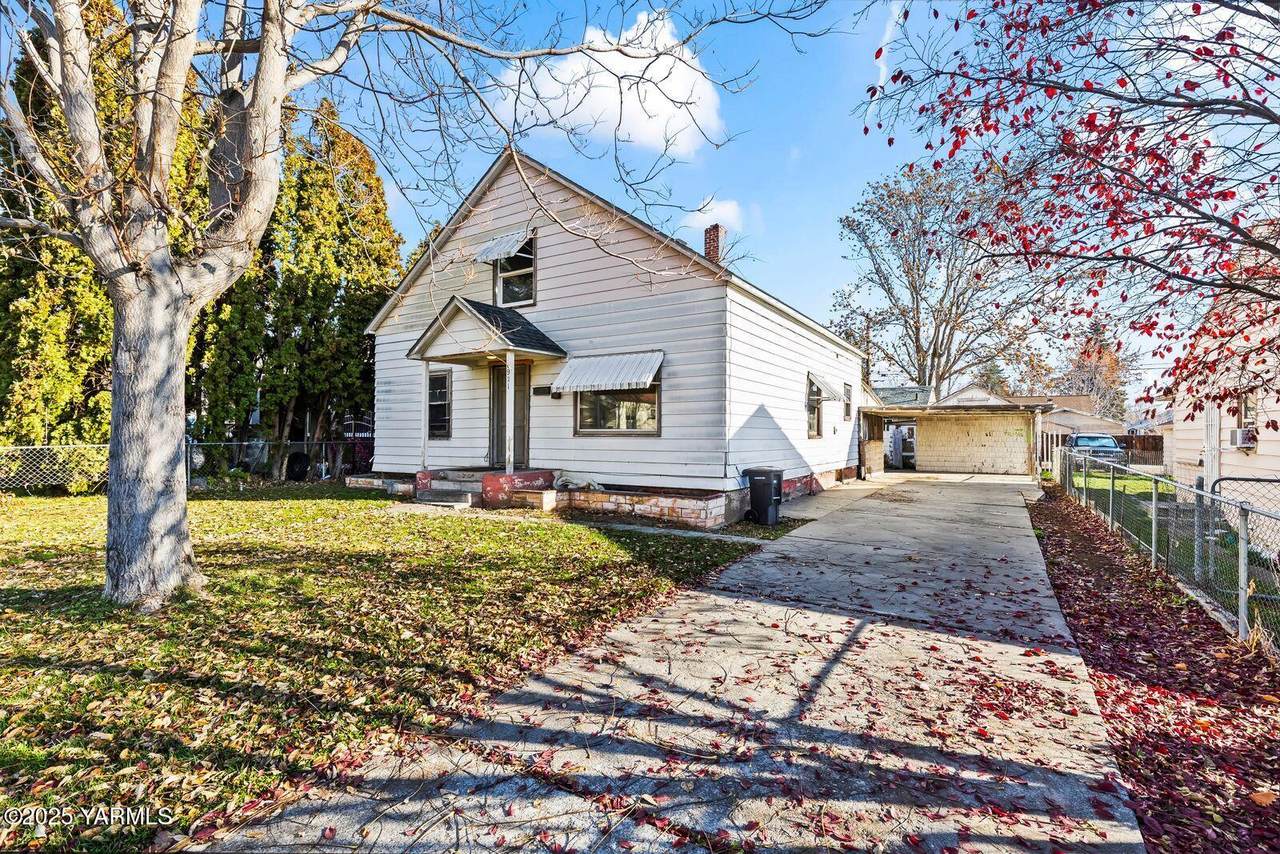 921 Queen Ave - Photo 1