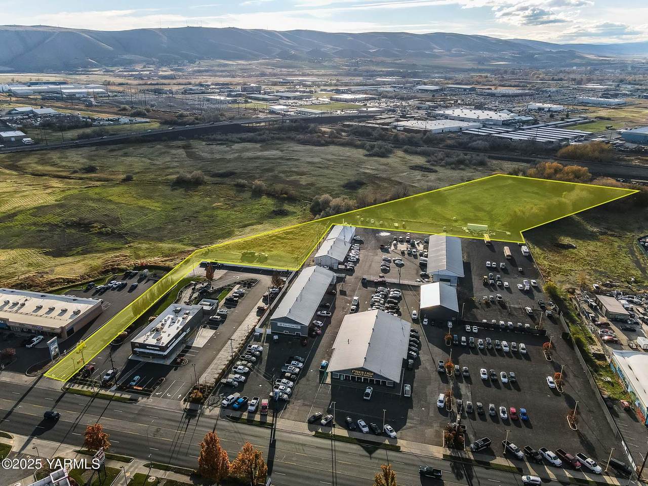 2332 1st St - Photo 1