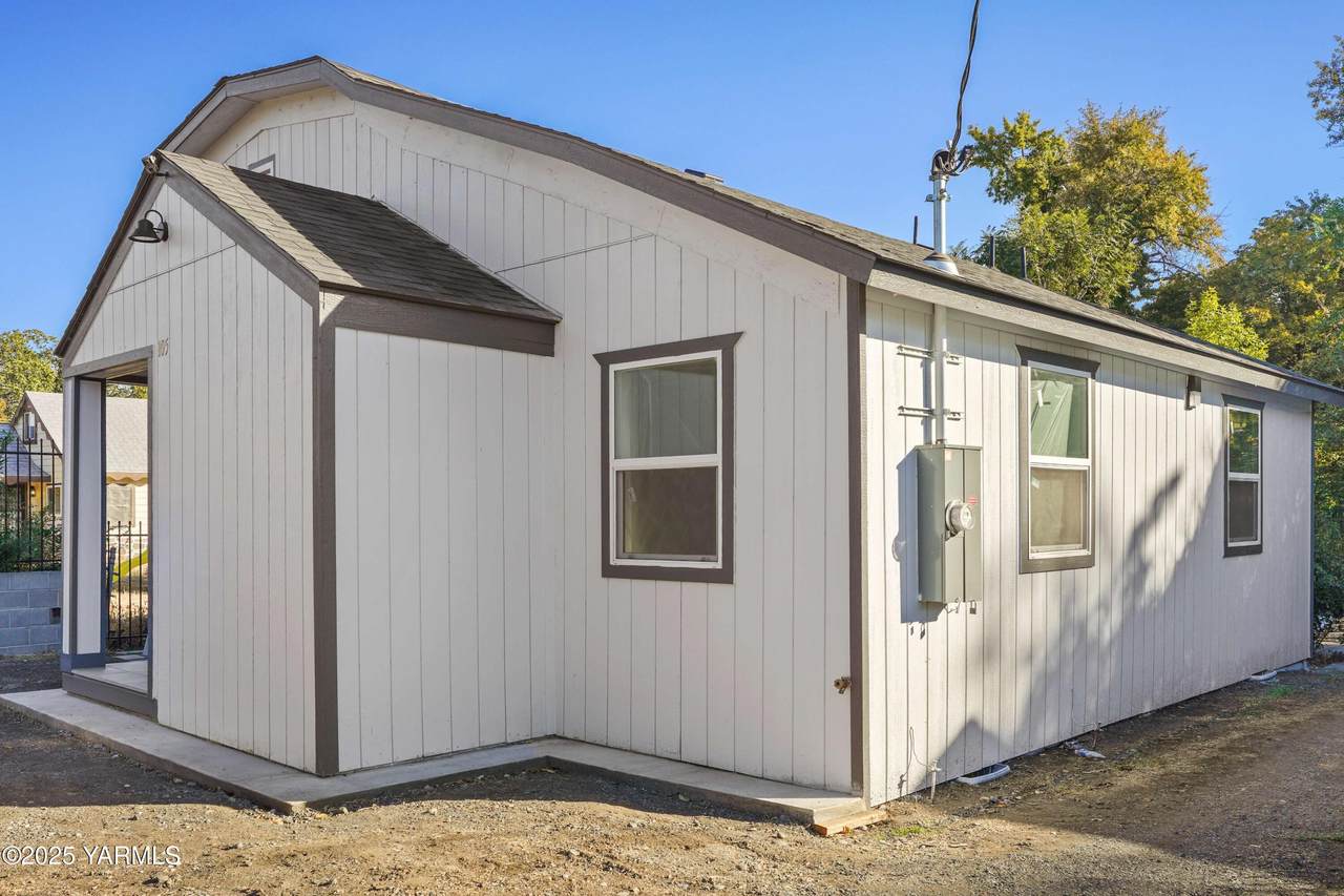 105 Fair Ave - Photo 1