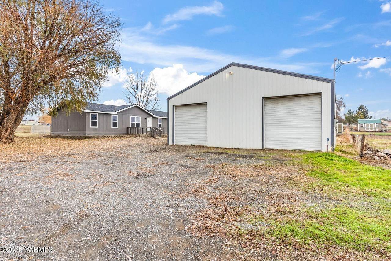 1023 Gibson Rd - Photo 1