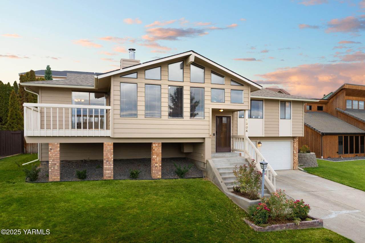 1304 Cedar Ln - Photo 1