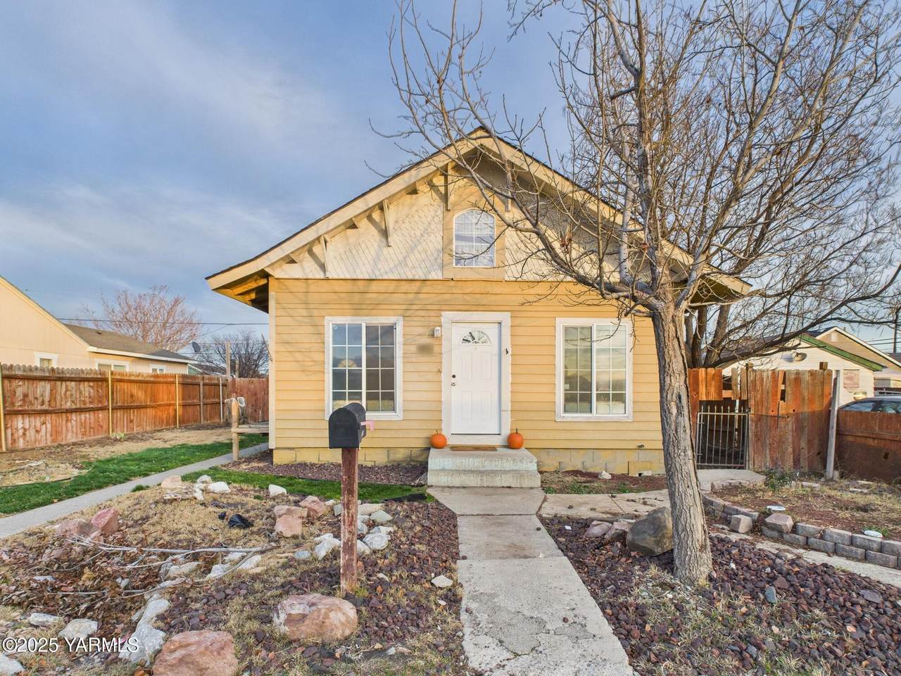 1112 9th St - Photo 1