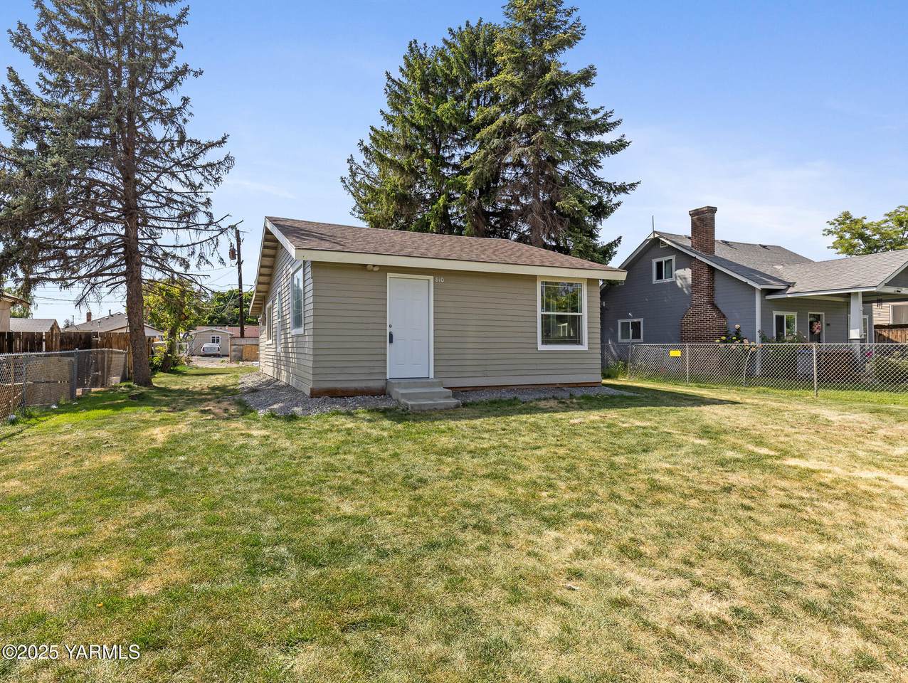 810 6th Ave - Photo 1