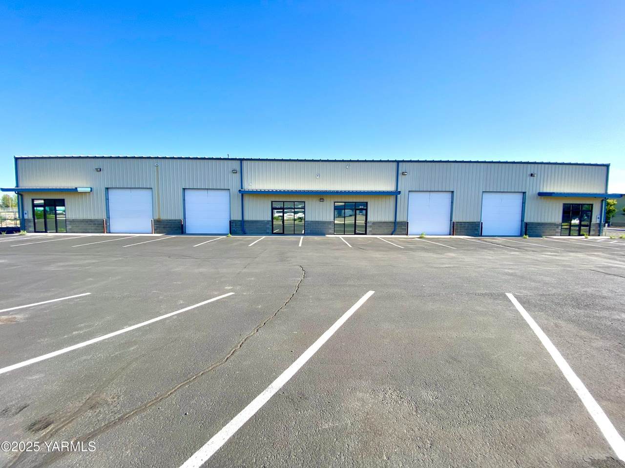 2101 Oak Ave - Photo 1