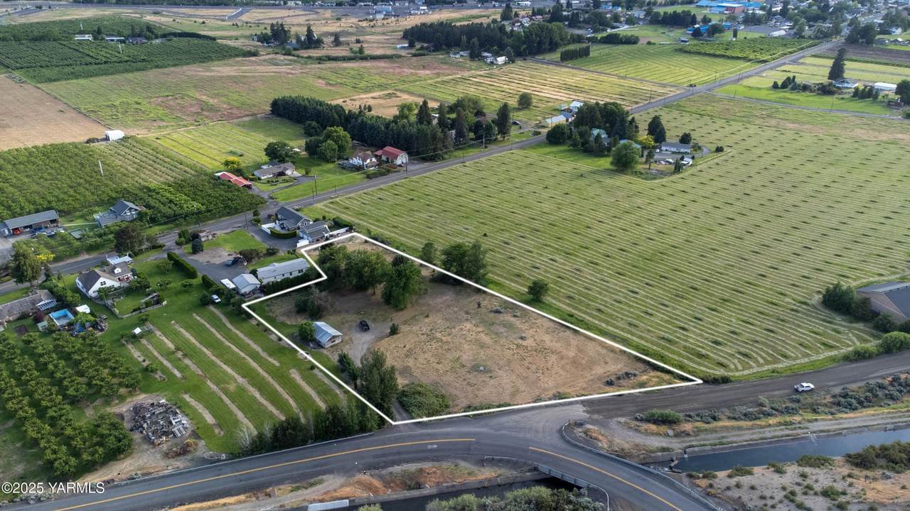 9031/9033 Old Naches Hwy - Photo 1