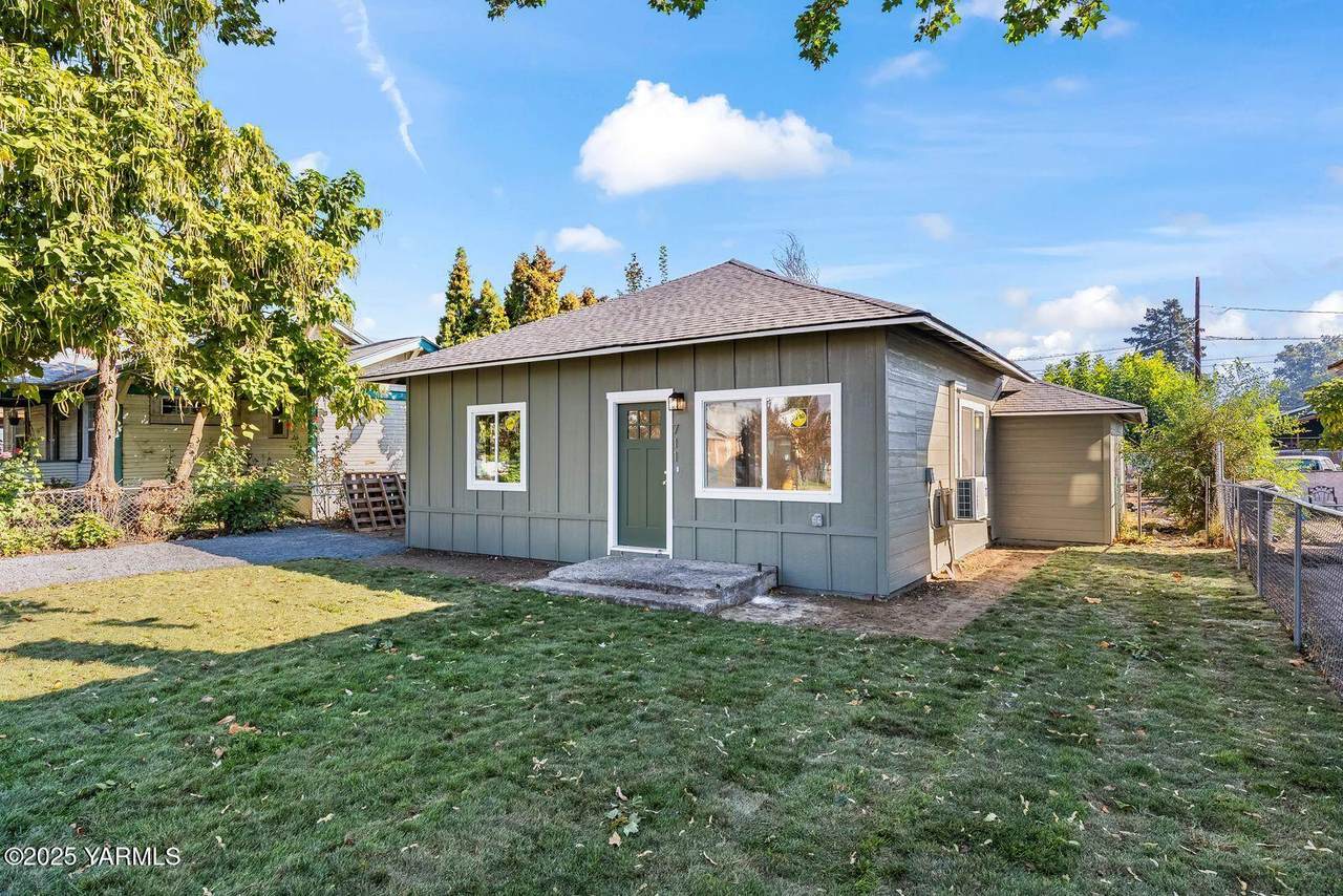 711 3rd St - Photo 1