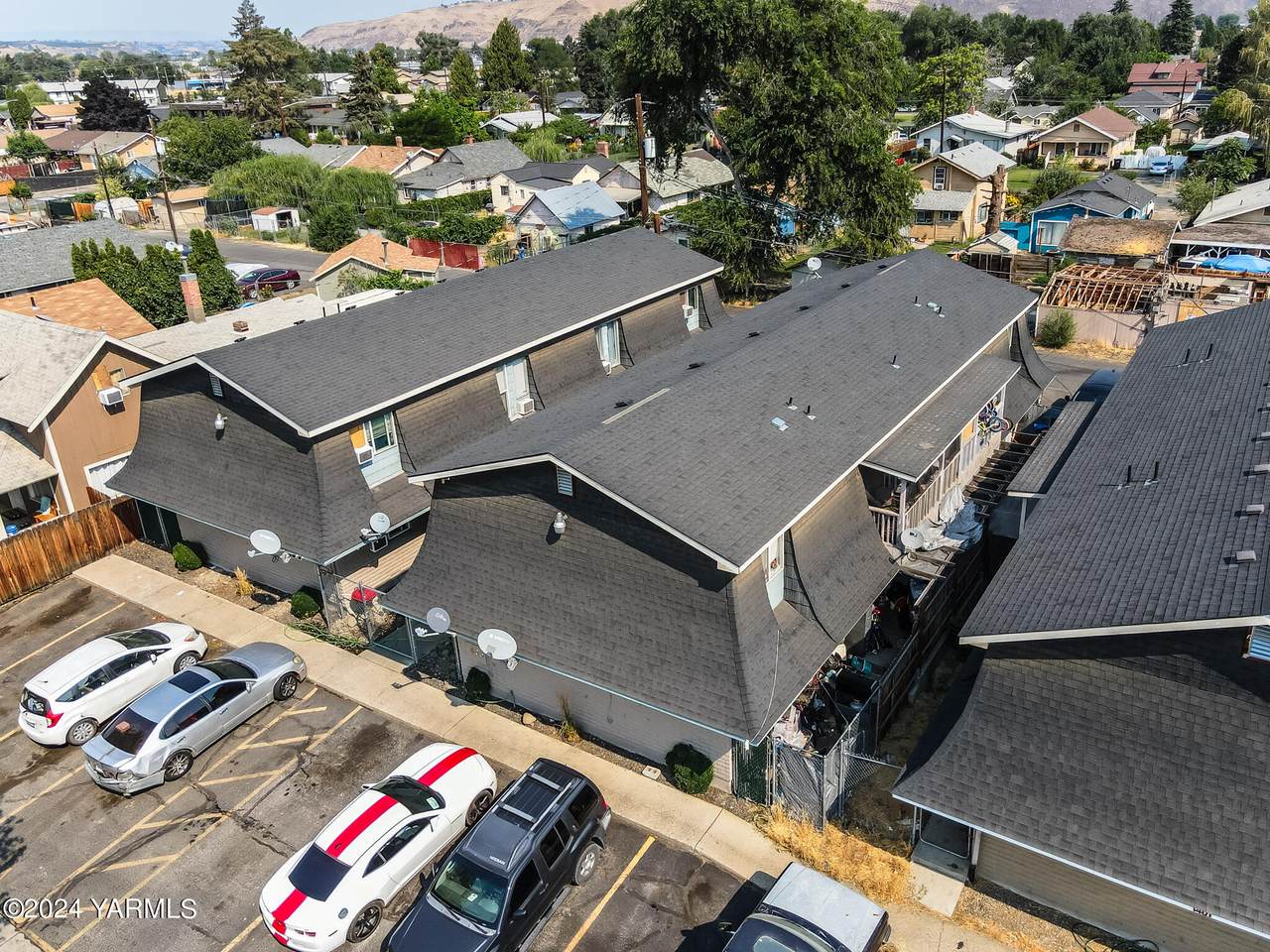 1403-1405 Roosevelt Ave - Photo 1