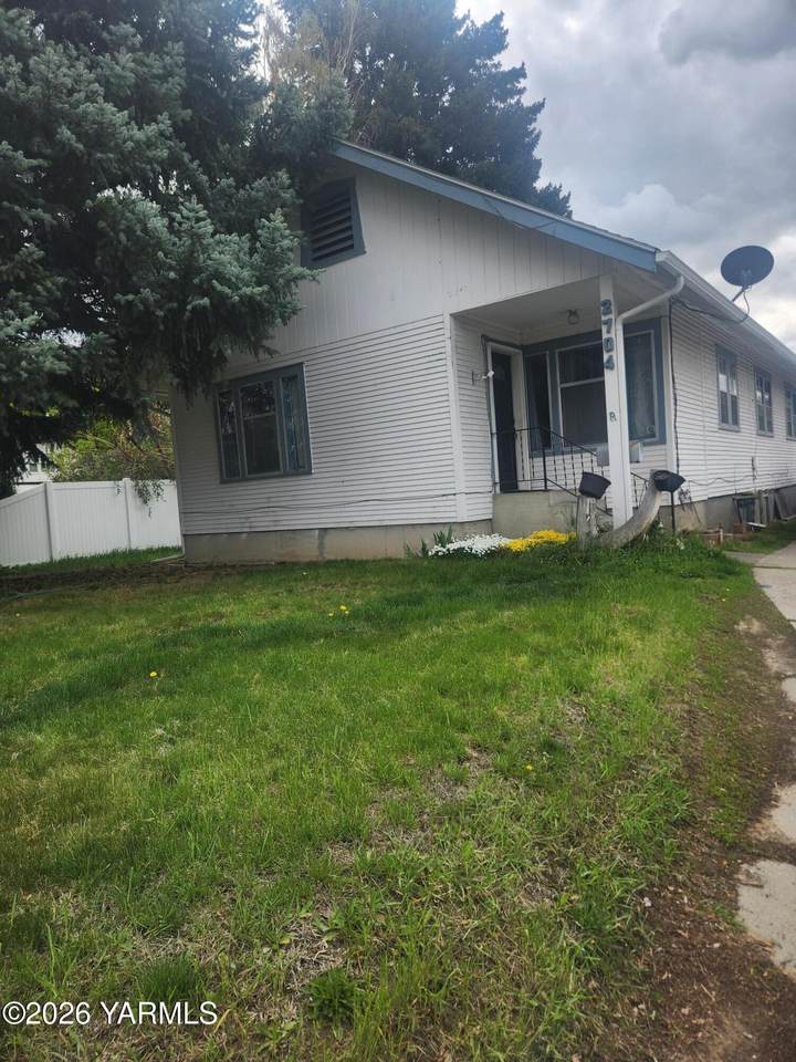 2704 Summitview Ave - Photo 1