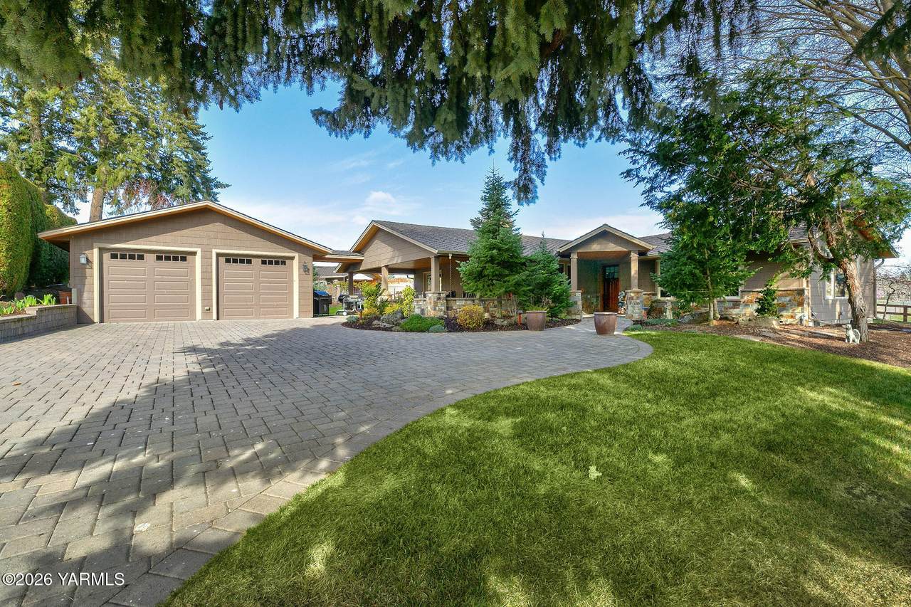 160 Horseshoe Ln - Photo 1