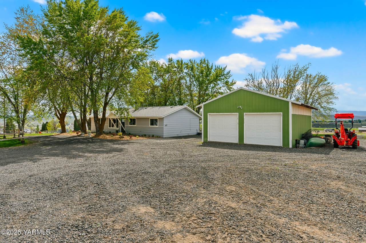930 Cabin Ln - Photo 1