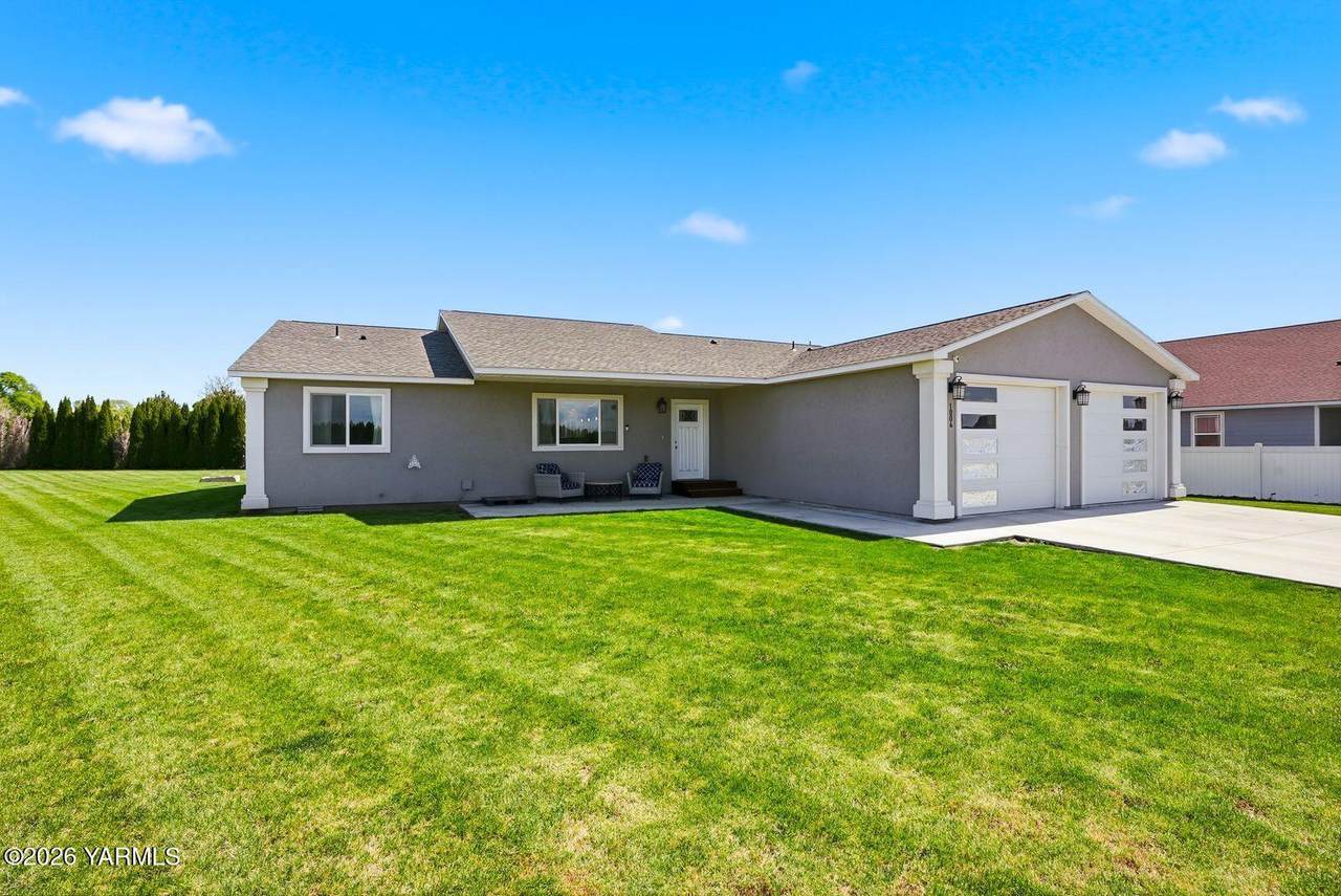 1004 6th Ave - Photo 1