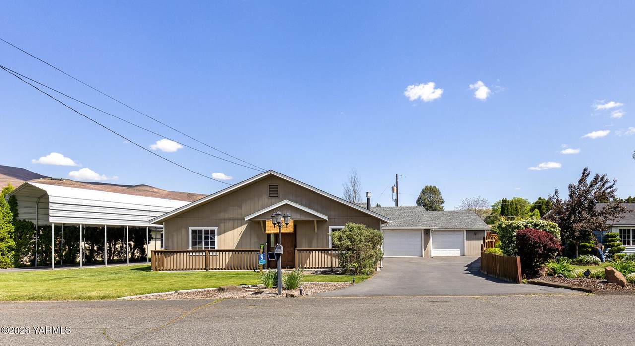803 Lynn Pl - Photo 1