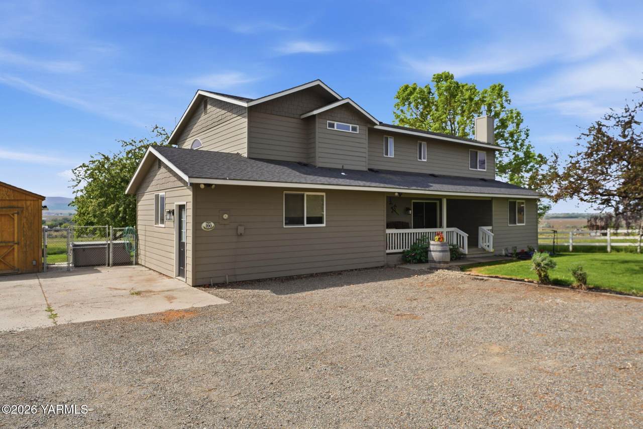 400 Charvet Rd - Photo 1