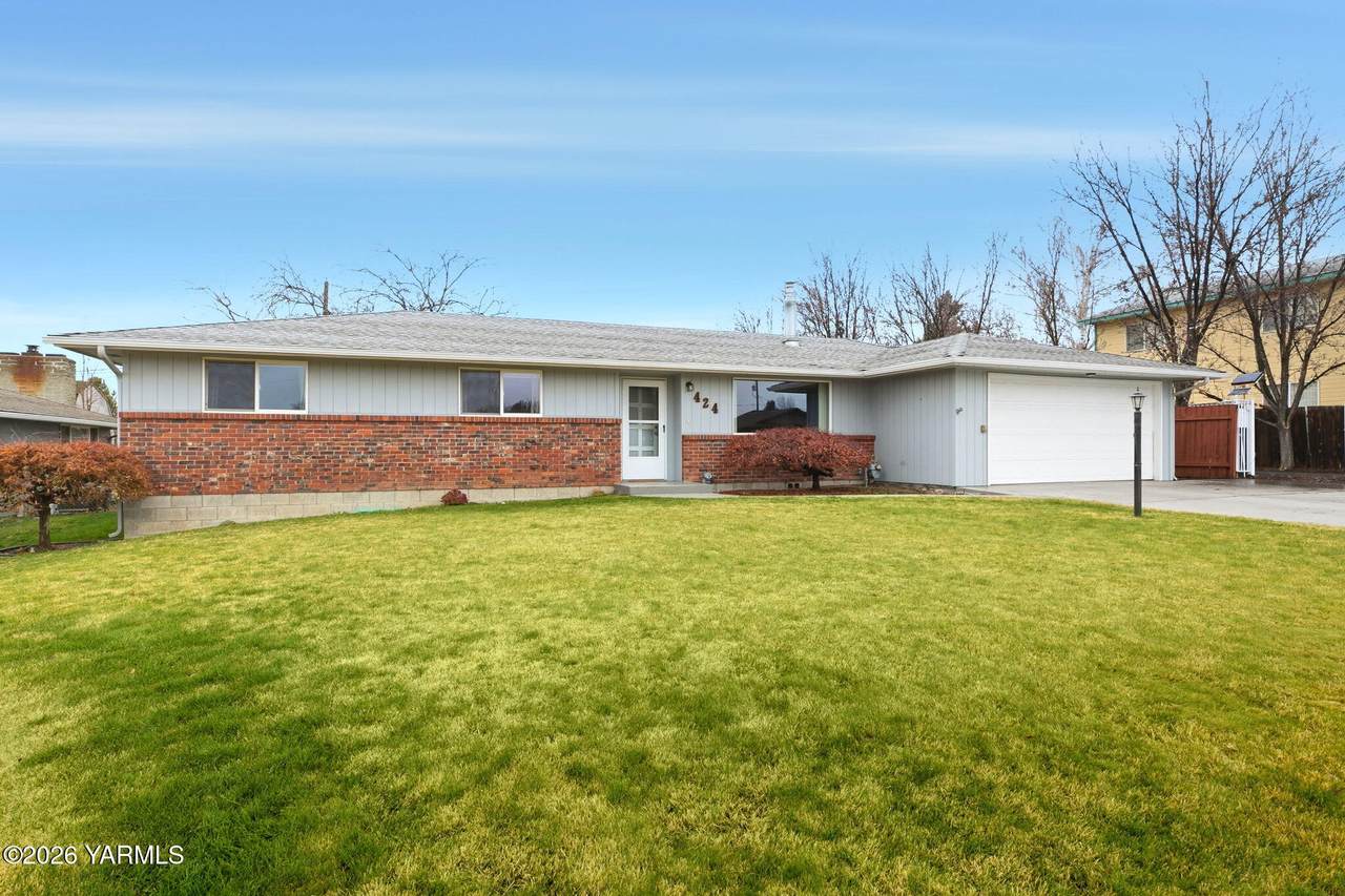 424 81st Ave - Photo 1