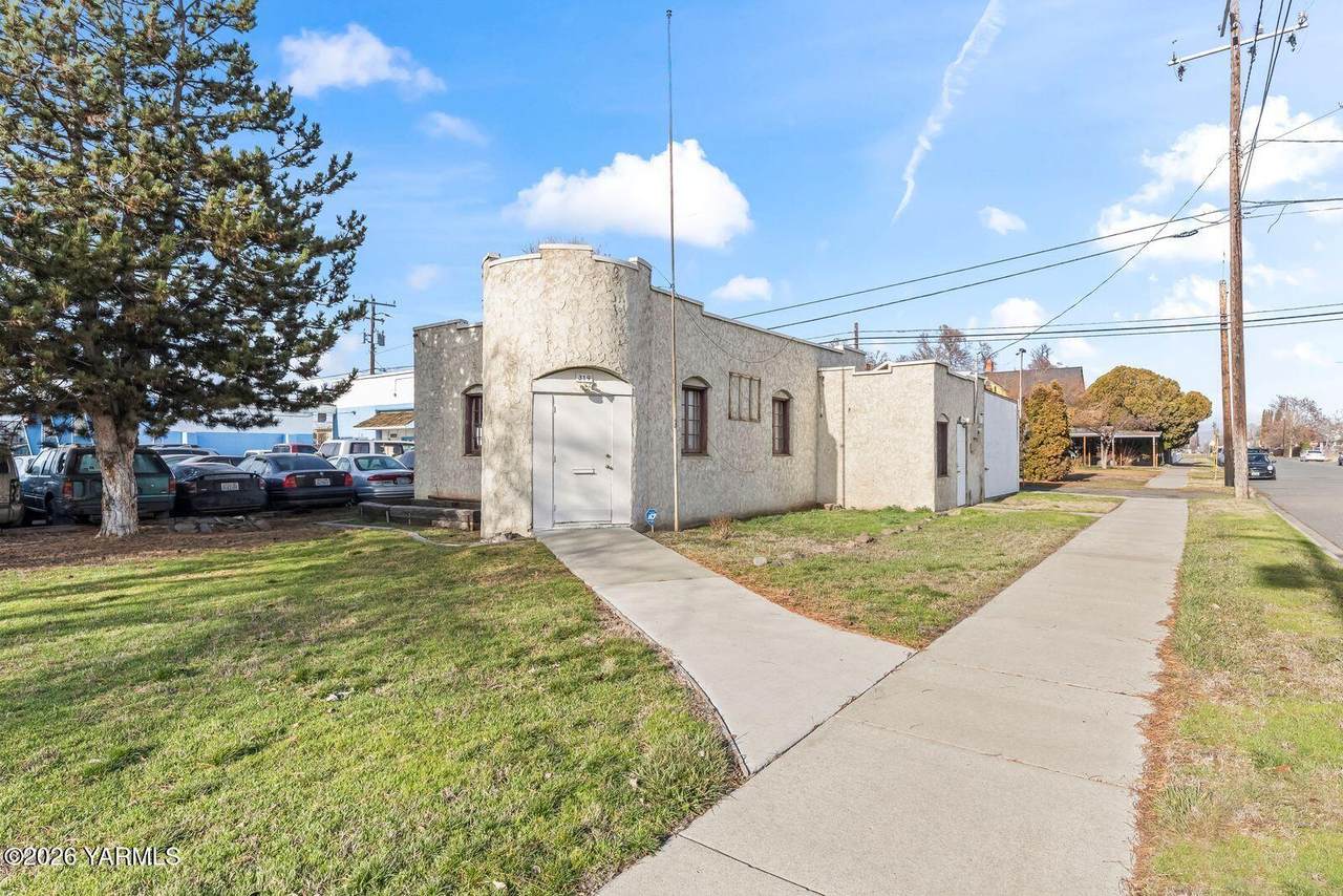319 Toppenish Ave - Photo 1