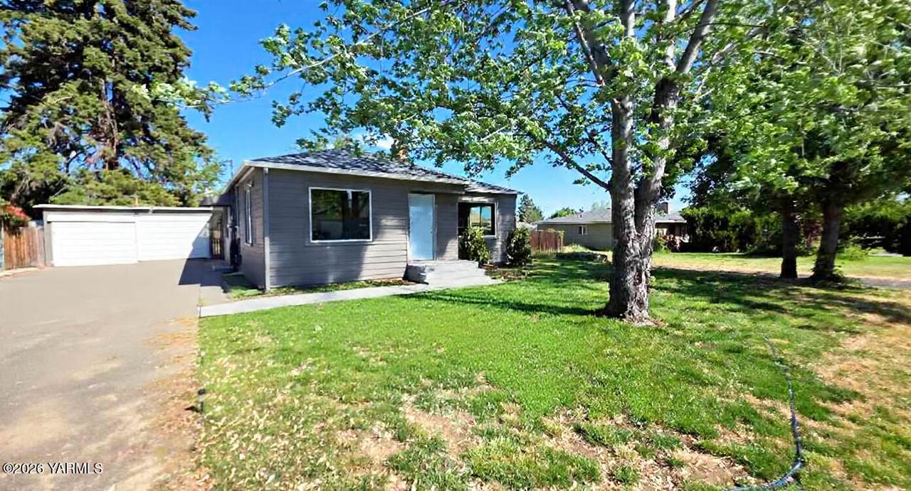 1105 31st Ave - Photo 1