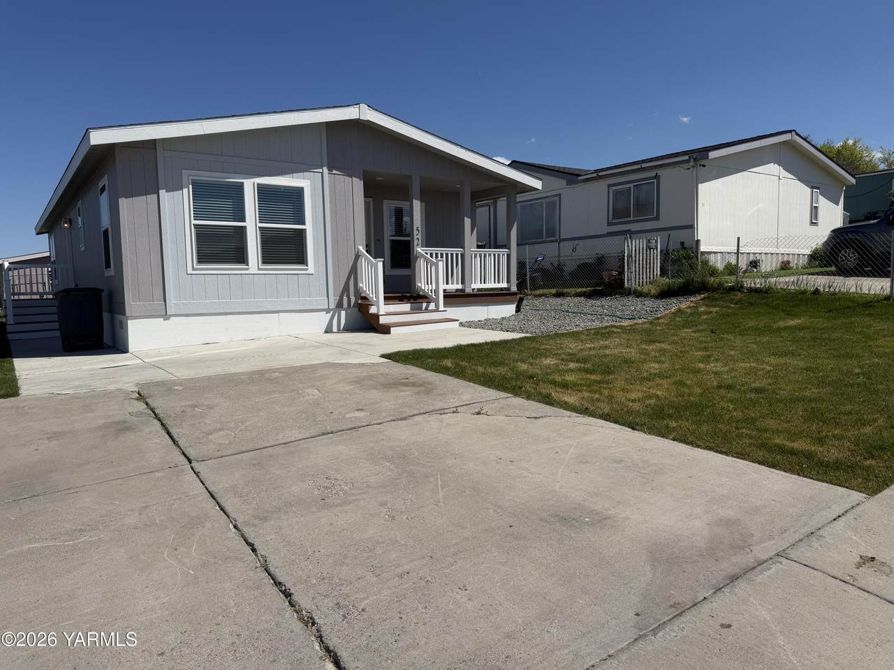 402 Maple Ave - Photo 1