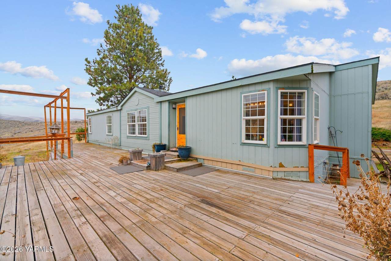 14190 Wenas Rd - Photo 1