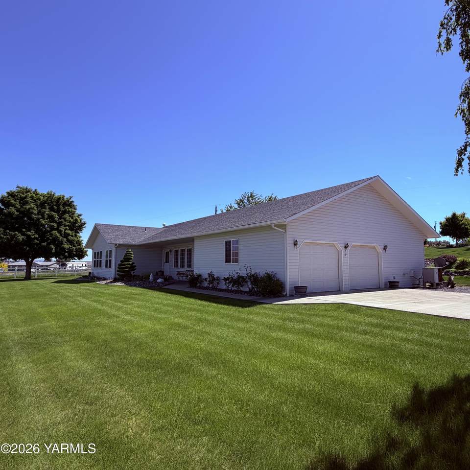 14920 Mcauley Rd - Photo 1