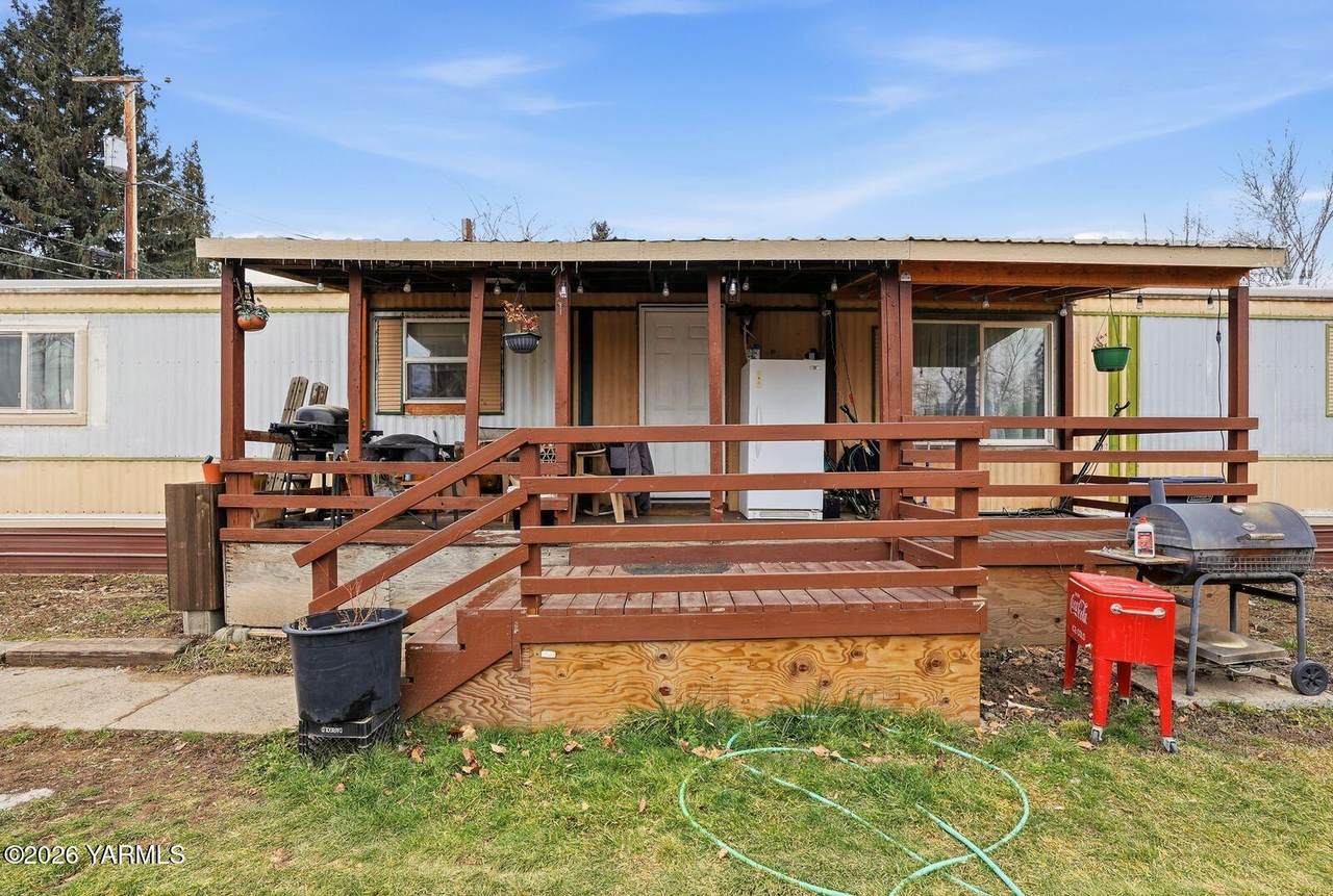 1106 Burns Ave - Photo 1