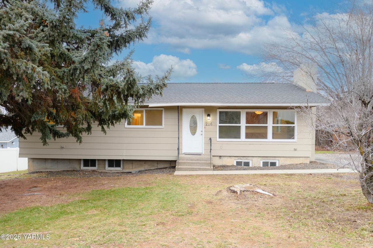 216 65th Pl - Photo 1