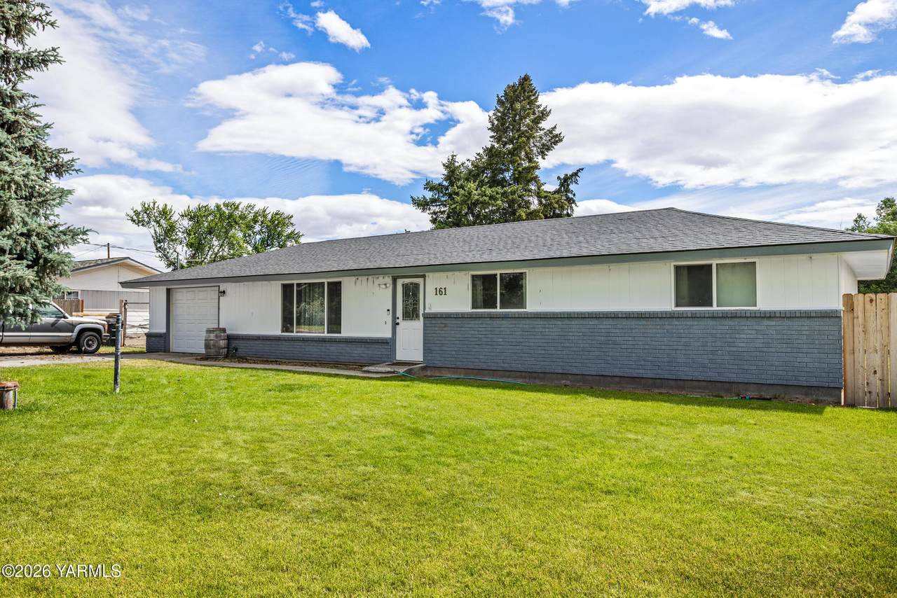 161 Sherry Ave - Photo 1