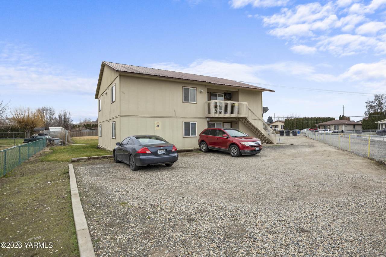 301 3rd St - Photo 1