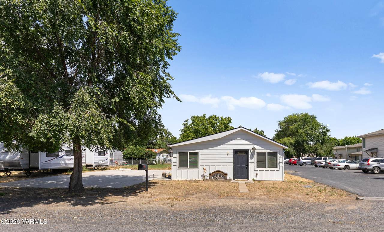 306 5th St - Photo 1