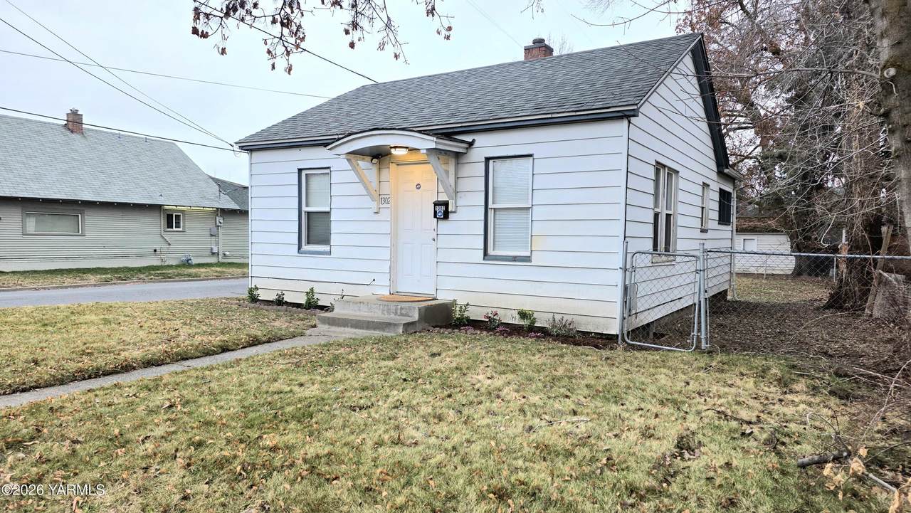 1302 Prasch Ave - Photo 1