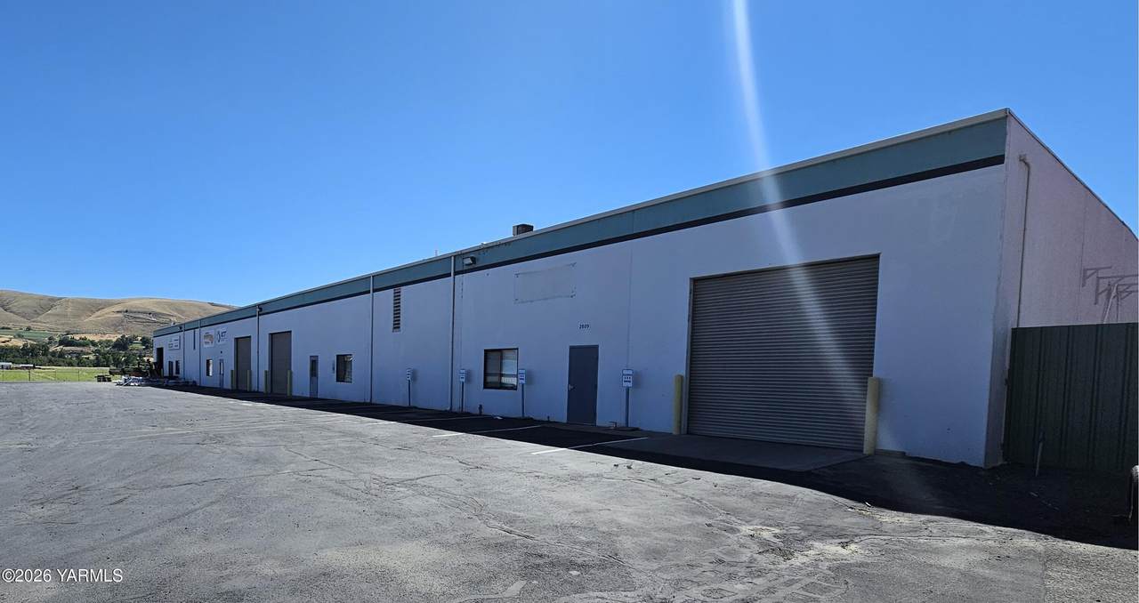2607/2609 Ahtanum Rd - Photo 1