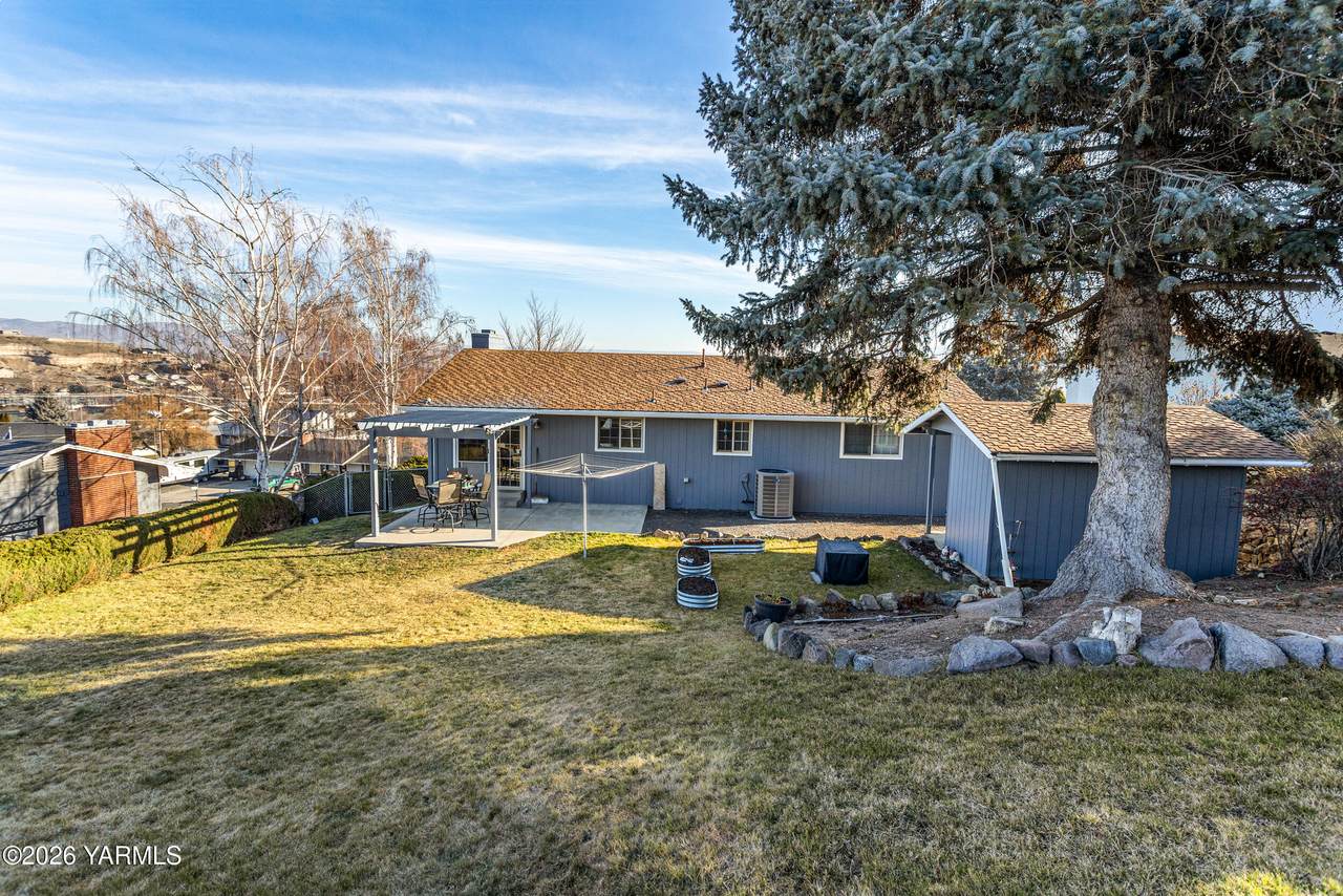 106 12th St - Photo 1