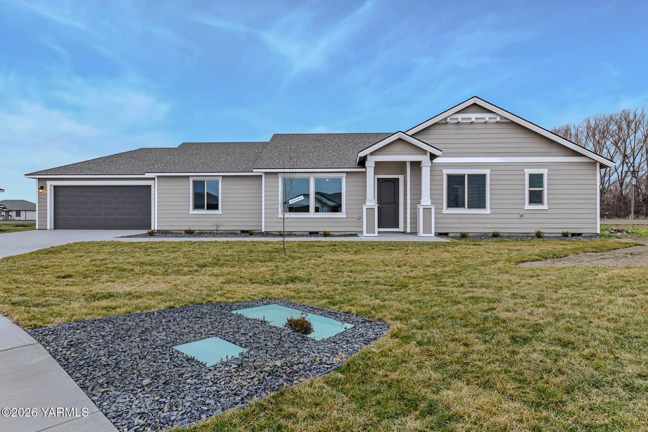 1615 Castlewood Ct - Photo 1