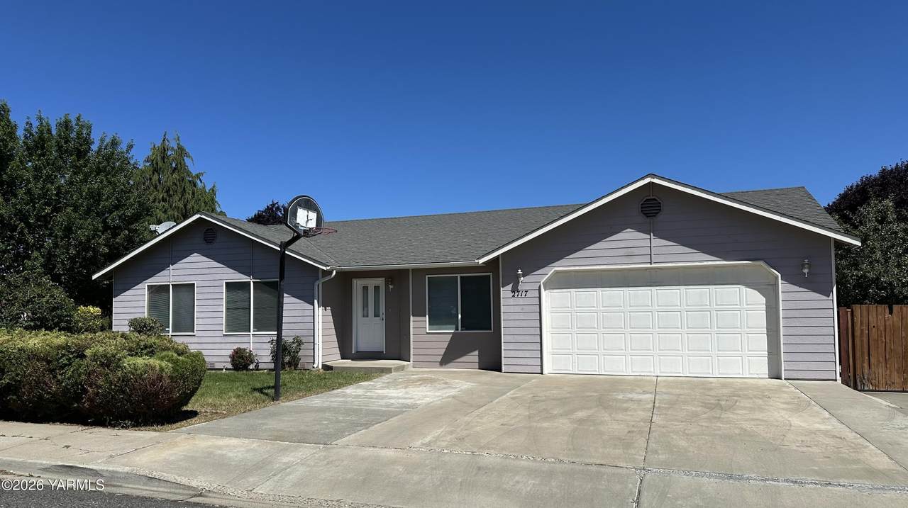 2717 Tahoma Ave - Photo 1