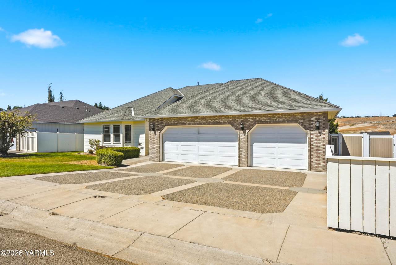 1501 Cedar Ln - Photo 1