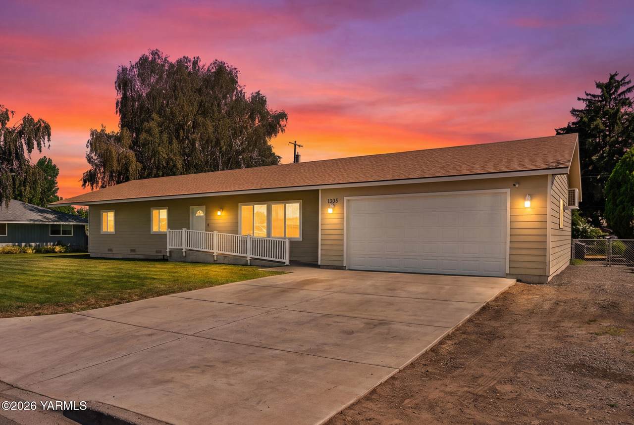 1305 Brooks Ln - Photo 1