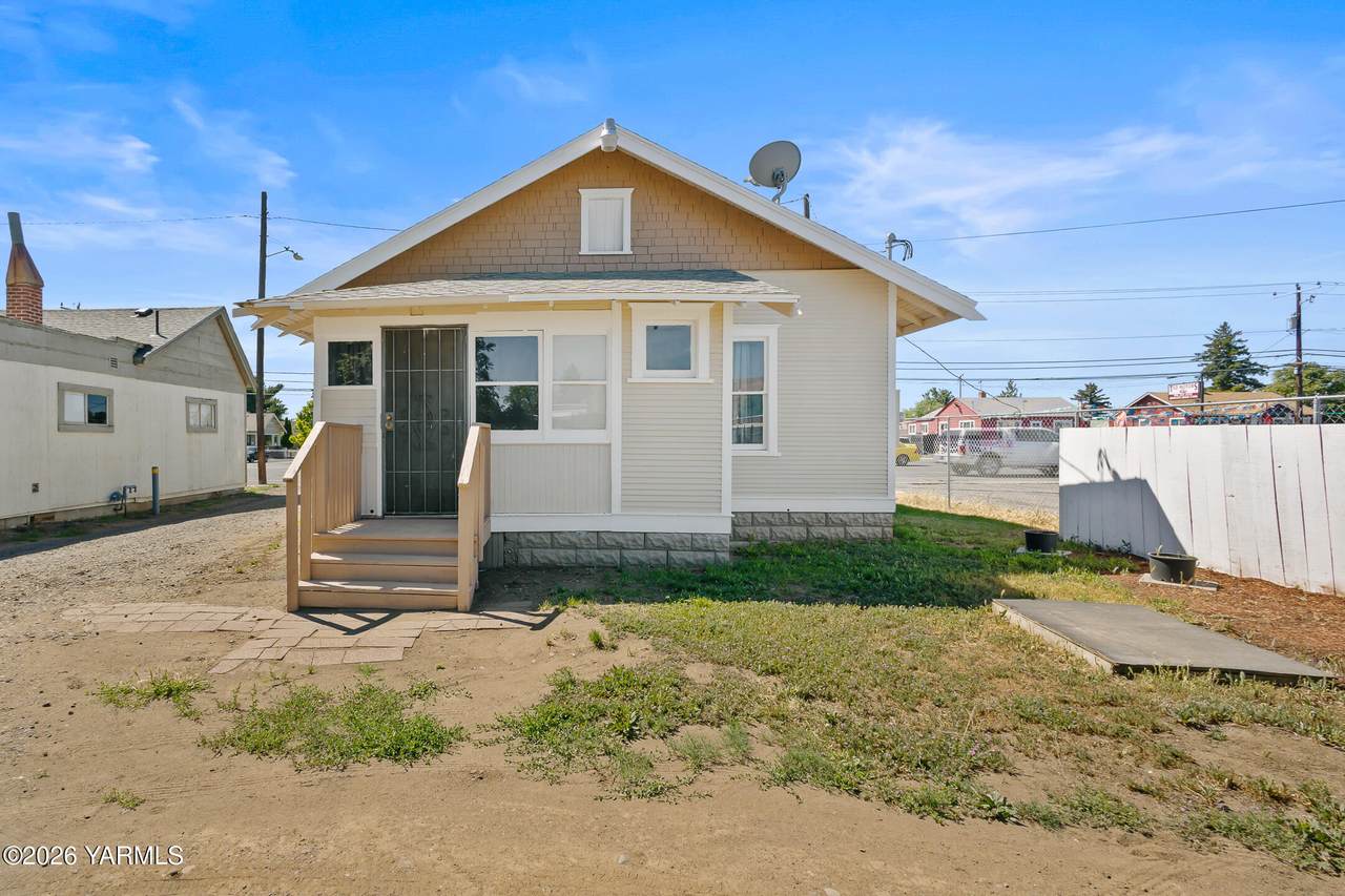 1021 Fruitvale Blvd - Photo 1