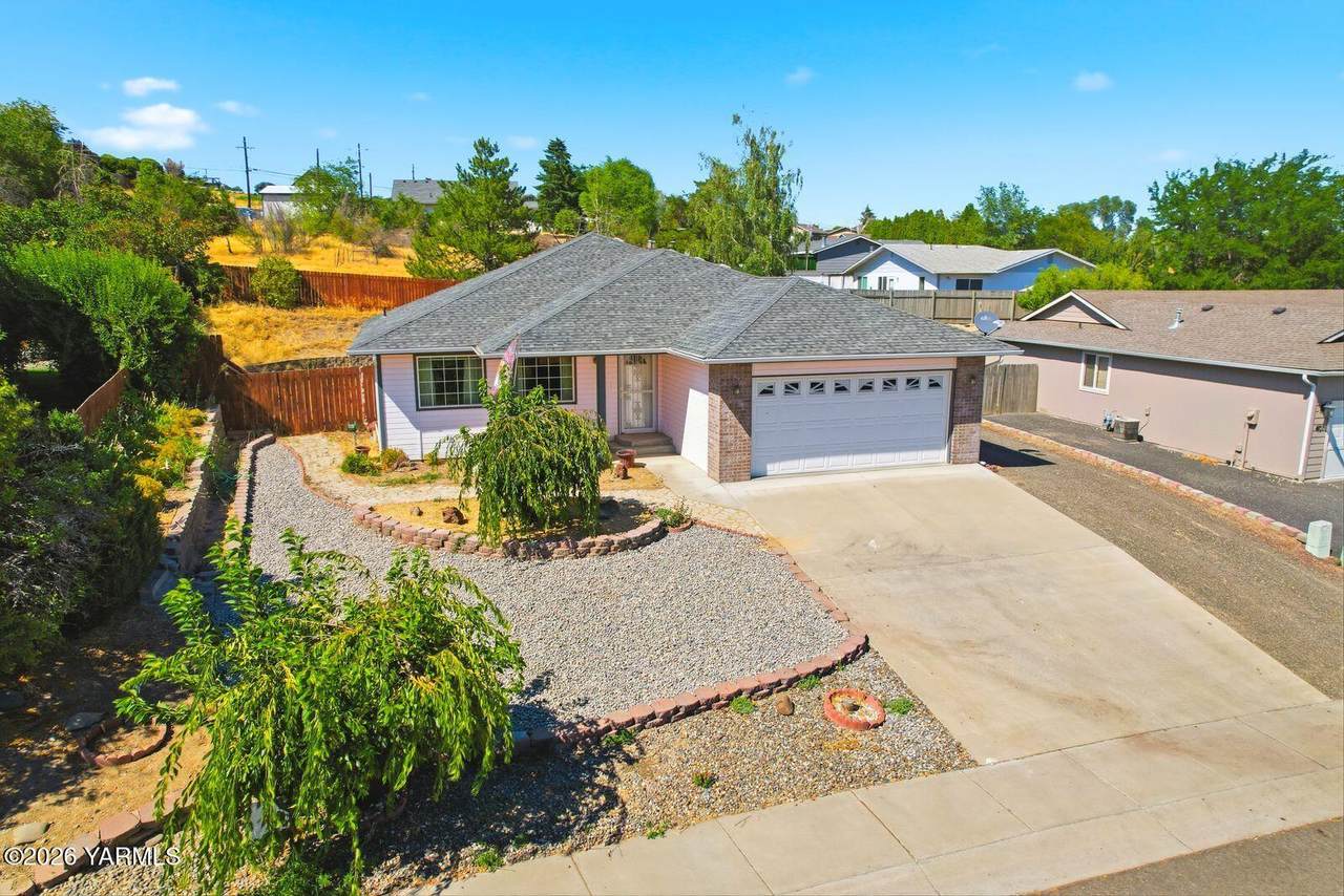 403 Apple Way - Photo 1