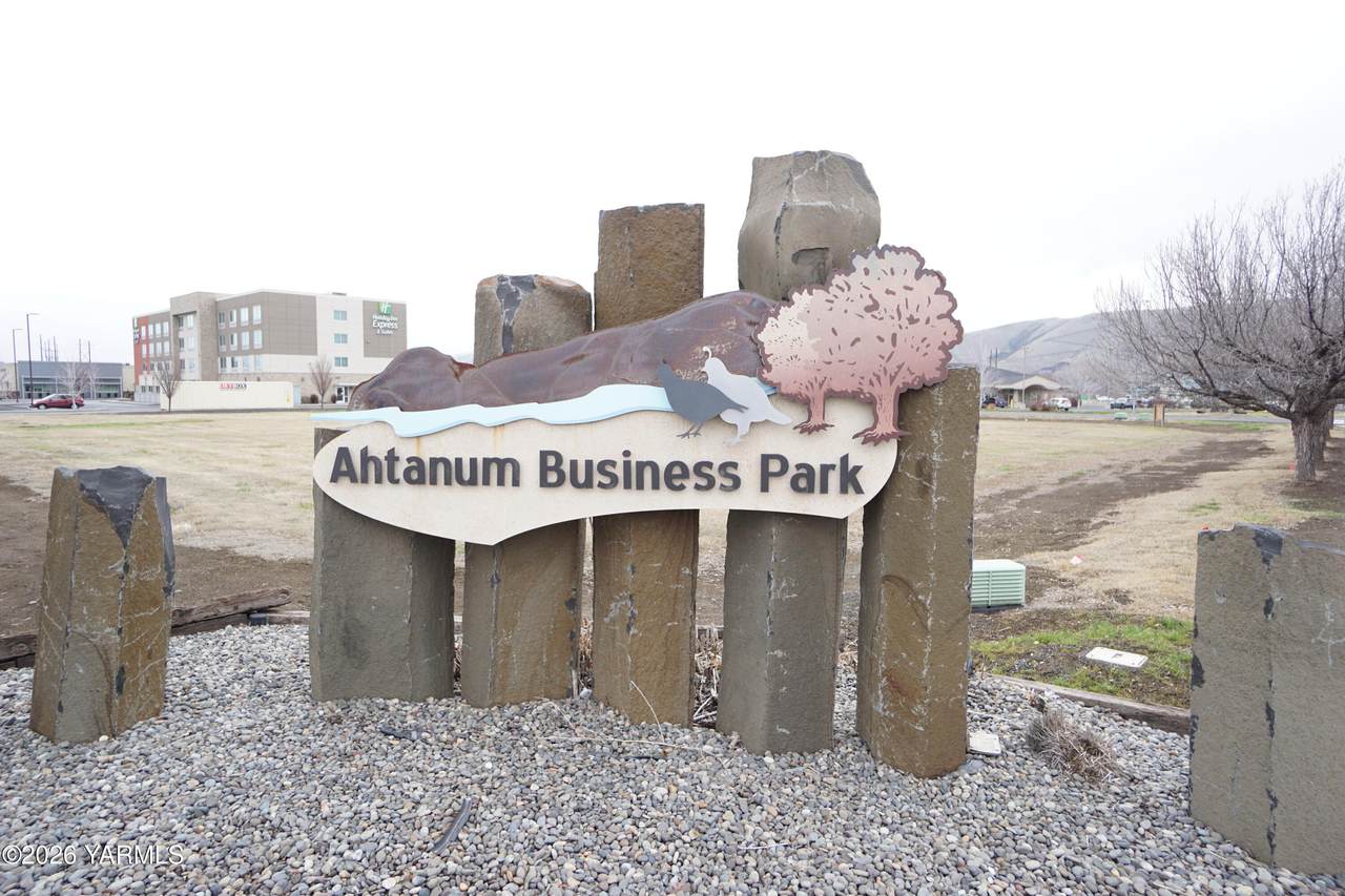 NKA Ahtanum Ridge Dr - Photo 1