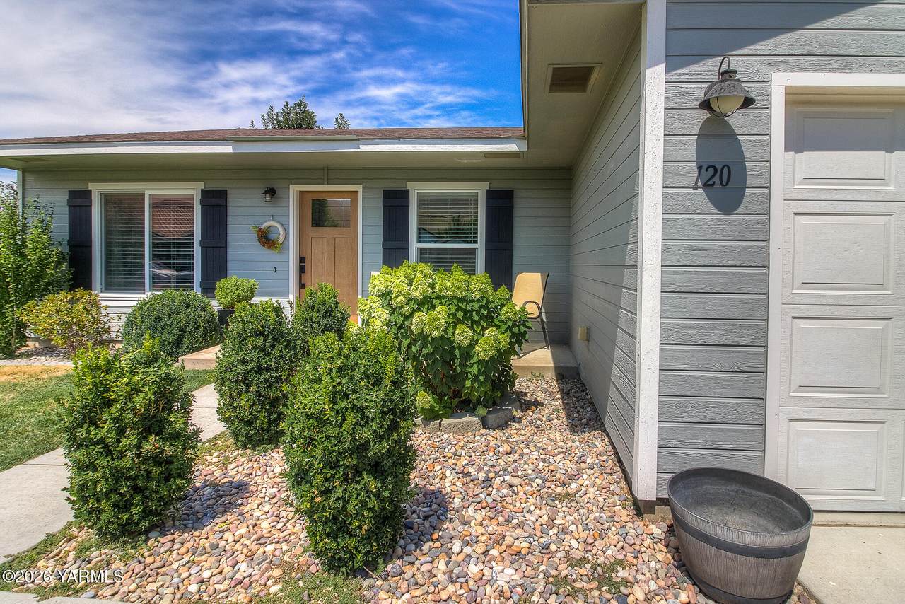 120 Malibu Dr - Photo 1